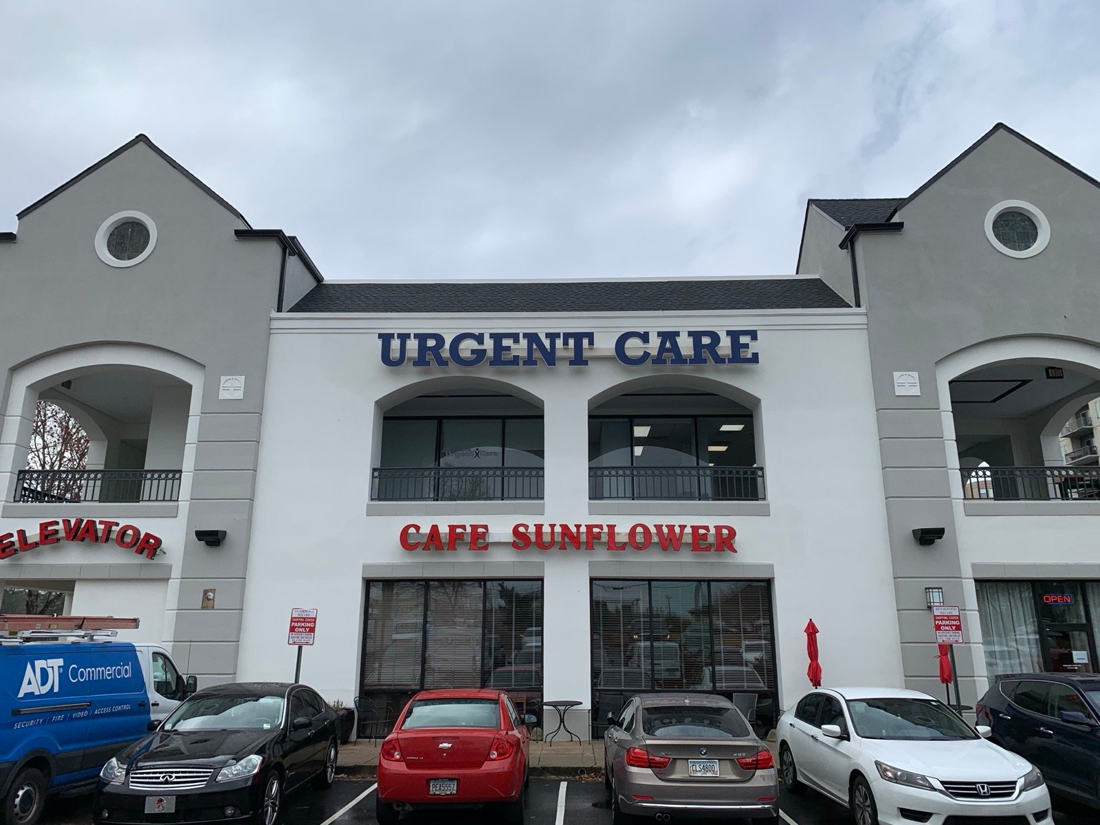 Storefront of Atlanta Urgent Care at Peachtree, above Cafe Sunflower in the Brookwood Shopping Plaza